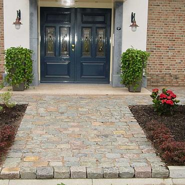 Gebruikte kinderkop zweeds graniet ca 14x20 cm