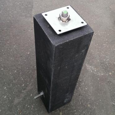 Betonpoer Antraciet 17x17x10 cm (breedte bovenstuk 15x15) met facet incl. Bout en Plaat